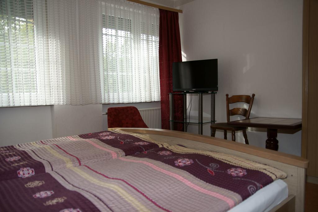 Alte Winzerschenke Hotel Bruttig-Fankel Kültér fotó